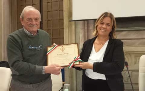 Ciriè celebra Aldo Buratto: 50 anni di impegno nelle istituzioni cittadine