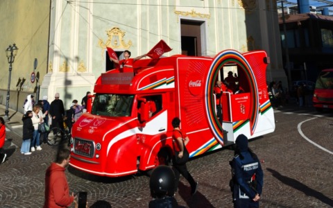 Fiamma Olimpica, in città l’accoglienza con i volontari dell’Ivrea Soccorso