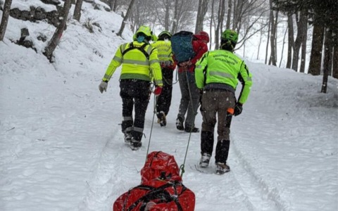 Scivola sul ghiaccio a Forno Alpi Graie: soccorso e ricoverato don Sergio Messina