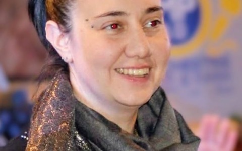 L’ultimo saluto a Elisabetta Merlo: le note della banda accompagnano il feretro a Ceretti di Front