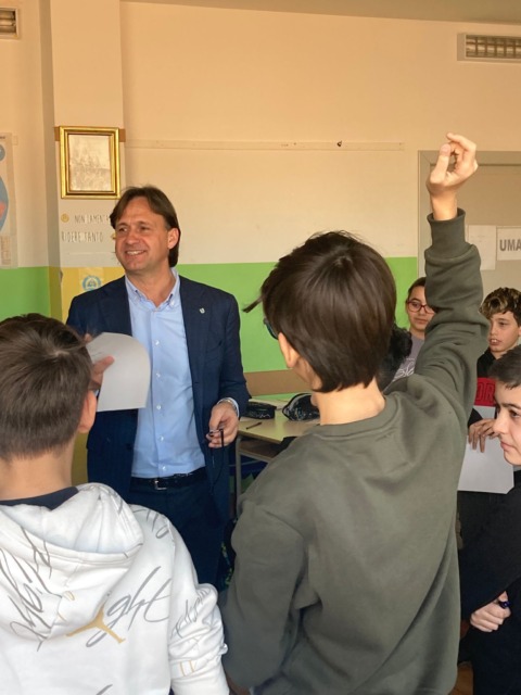Volpiano, a scuola la Settimana dell’Educazione Civica: studenti alla scoperta di legalità e istituzioni