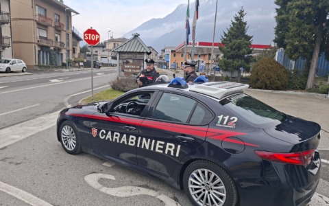 Ottantaquattrenne con Alzheimer prende l’auto per andare dai genitori: ritrovato dai Carabinieri della Compagnia di Ivrea
