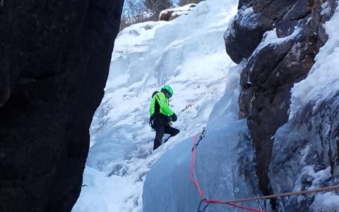 Scalatrice resta bloccata sul ghiaccio a Ceresole Reale: recuperata con l’elisoccorso