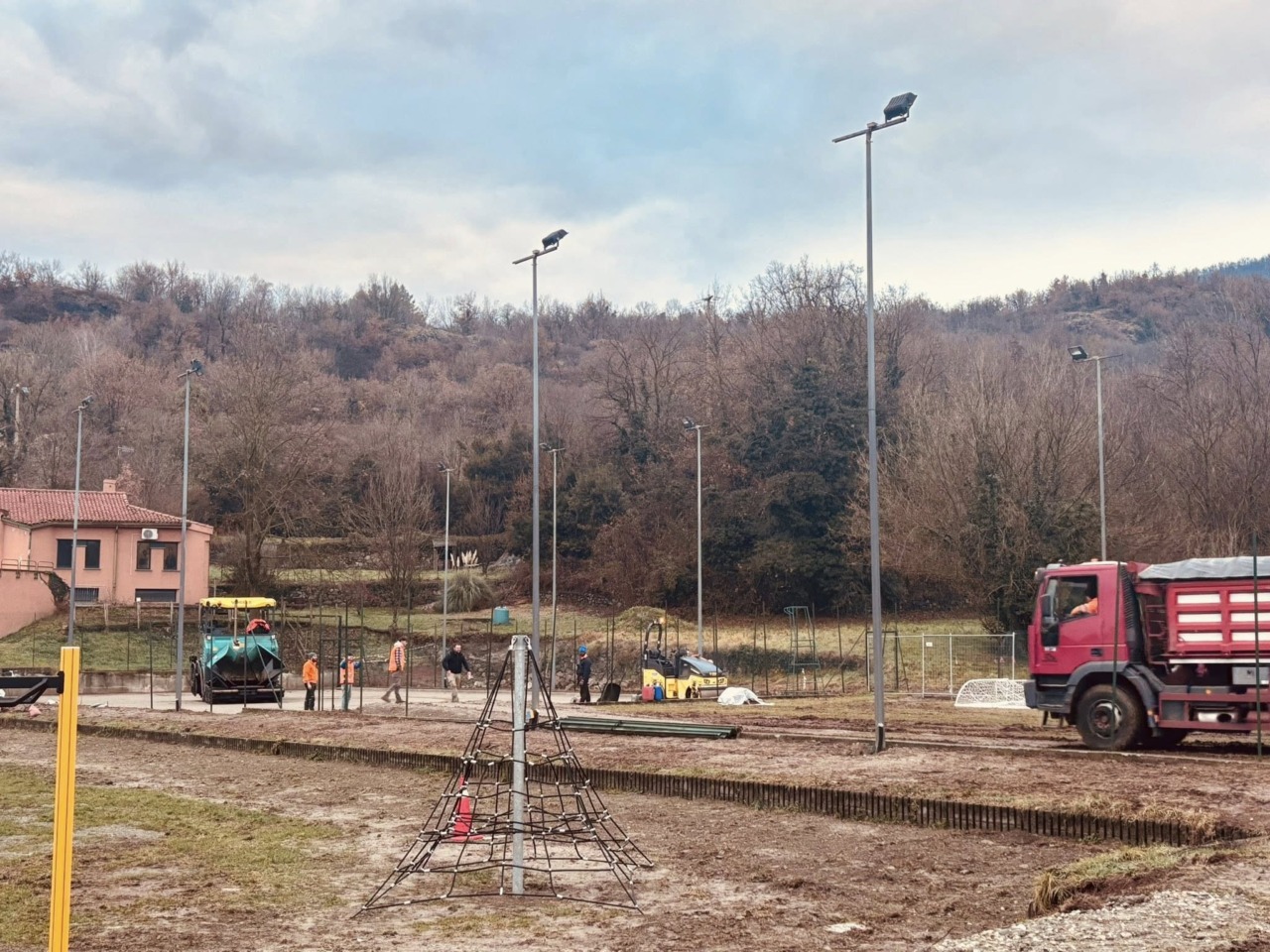 Un maxi parco giochi in piazza Ombre a Chiaverano