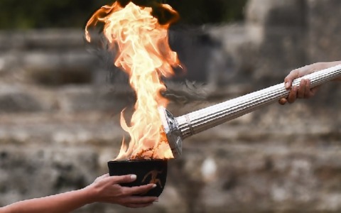 La fiamma olimpica arriva a Ivrea, staffetta da via Jervis a Corso Vercelli