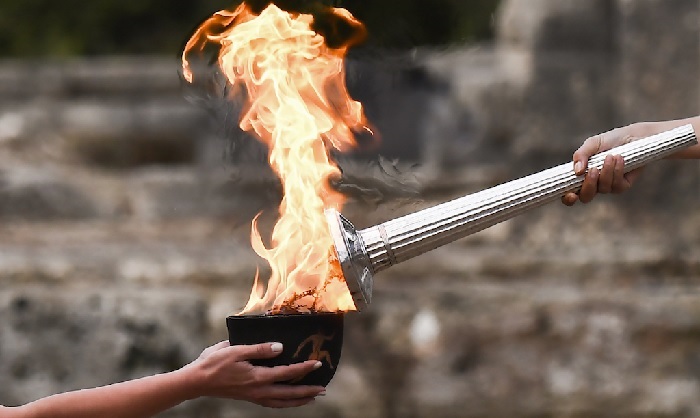 La fiamma olimpica arriva a Ivrea, staffetta da via Jervis a Corso Vercelli