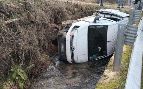 Incidente sulla Sp 35 “Favriasca”: furgone finisce nel canale