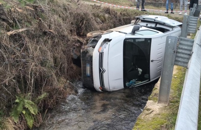 Incidente sulla Sp 35 “Favriasca”: furgone finisce nel canale