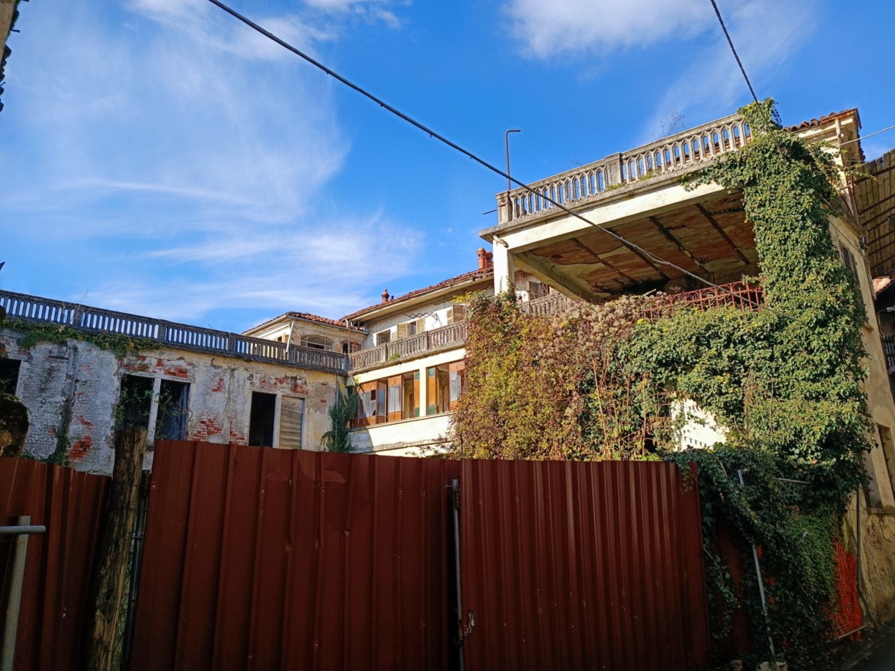 L’ex pensionato Domenica Romana ora è di proprietà del Comune: firmato l’atto