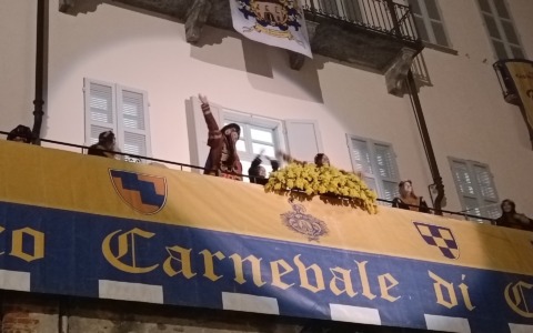 Castellamonte riaccende l’Incanto dello Storico Carnevale tra Fiamme e Leggenda