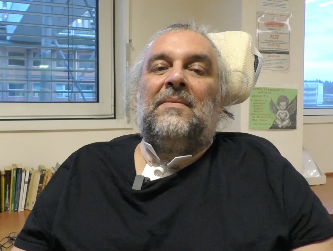 Il miracolo di Don Riccardo: torna a parlare ai fedeli in un video