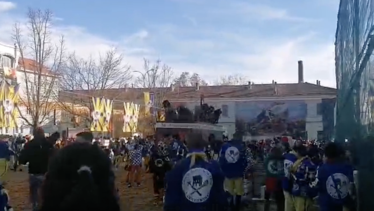 Carnevale di Ivrea 2026, grande spettacolo per il primo giorno della Battaglia delle Arance VIDEO
