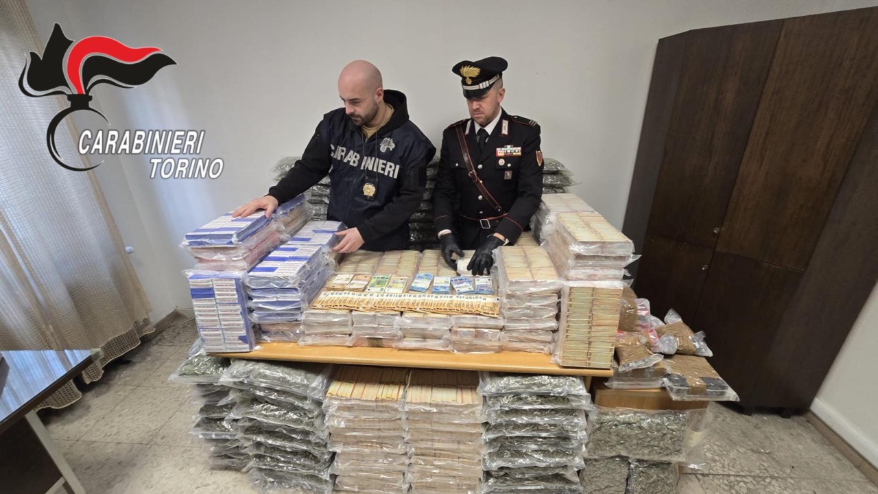 Capannone usato come deposito di droga a Leini: sequestrata quasi mezza tonnellata di stupefacenti