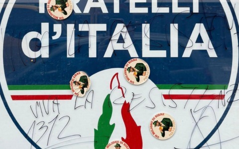 Imbrattata la sede FdI di Ivrea, Lotito: “Atto di intimidazione”