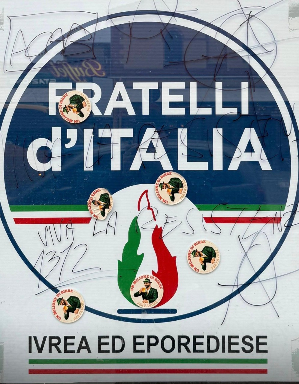 Imbrattata la sede FdI di Ivrea, Lotito: “Atto di intimidazione”