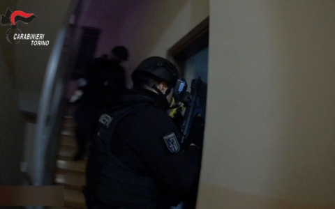 Operazione antidroga nel Canavese: sei arresti, 19 denunce e sequestri per oltre 125 mila euro