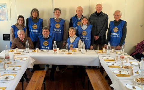 “Un Piatto, un Sorriso”: il Rotary Cuorgné e Canavese a pranzo con le persone fragili