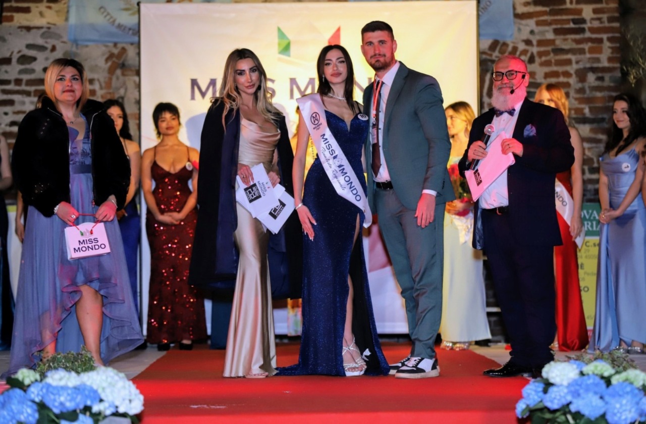 Miss Mondo a Ozegna tra spettacolo e solidarietà: tappa a Tulipania e vittoria per Chiara Baù