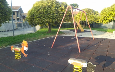 Raccolte oltre 350 firme per la riqualificazione dei parchi gioco