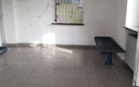 La sala d’attesa della stazione di Volpiano riapre (di nuovo)