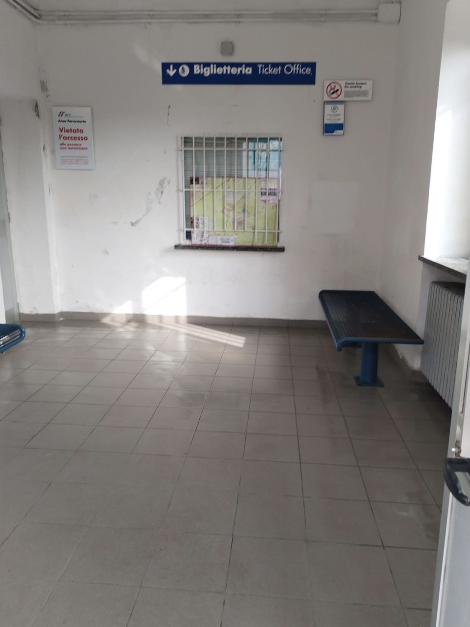 La sala d’attesa della stazione di Volpiano riapre (di nuovo)