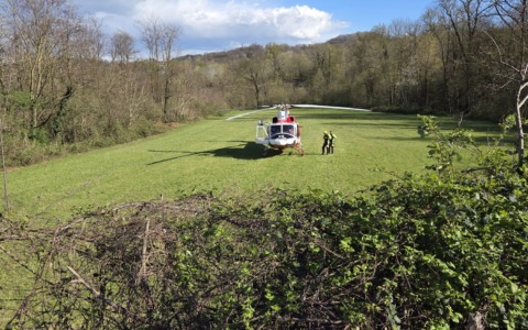 Paura al Ponte Preti, giovane cade nel torrente Chiusella: salvata dai soccorsi