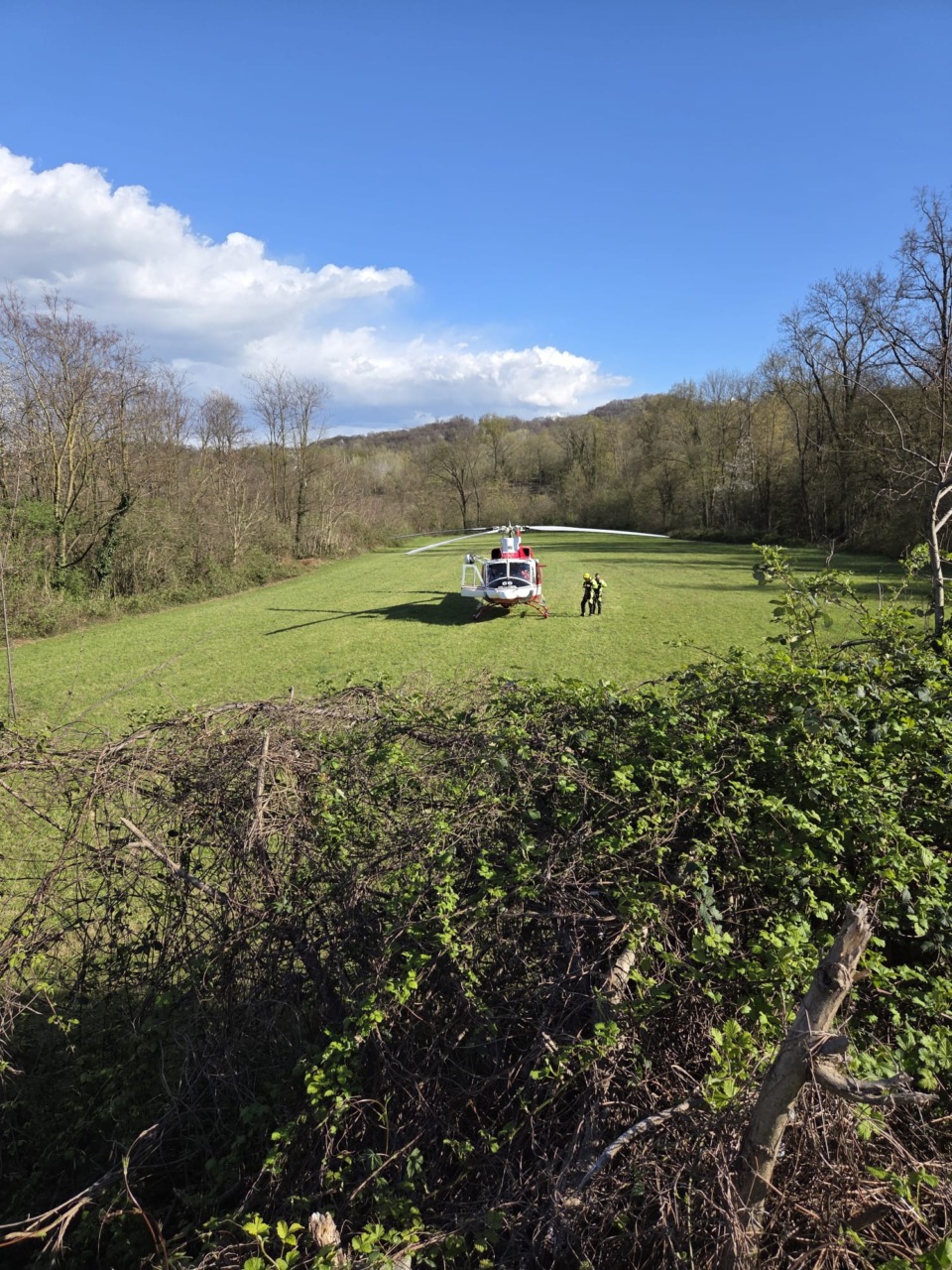 Paura al Ponte Preti, giovane cade nel torrente Chiusella: salvata dai soccorsi