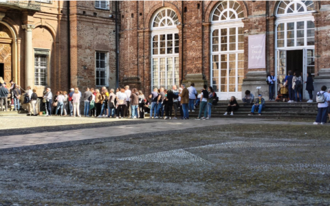 Piazza Castello «chiude» nei giorni festivi per i turisti