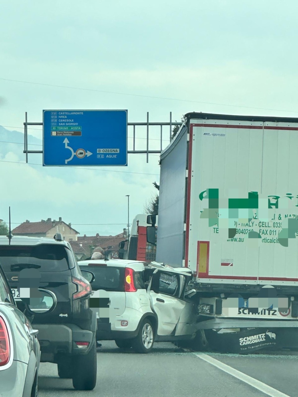 Incidente a Ozegna: Panda sotto un camion, ferito pensionato