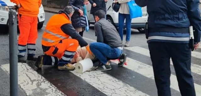 Donna travolta e uccisa sulle strisce pedonali
