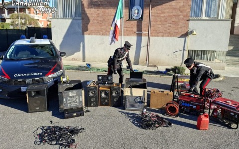 Rave party sventato dai Carabinieri:   ben 24 giovani denunciati,  attrezzatura sequestrata