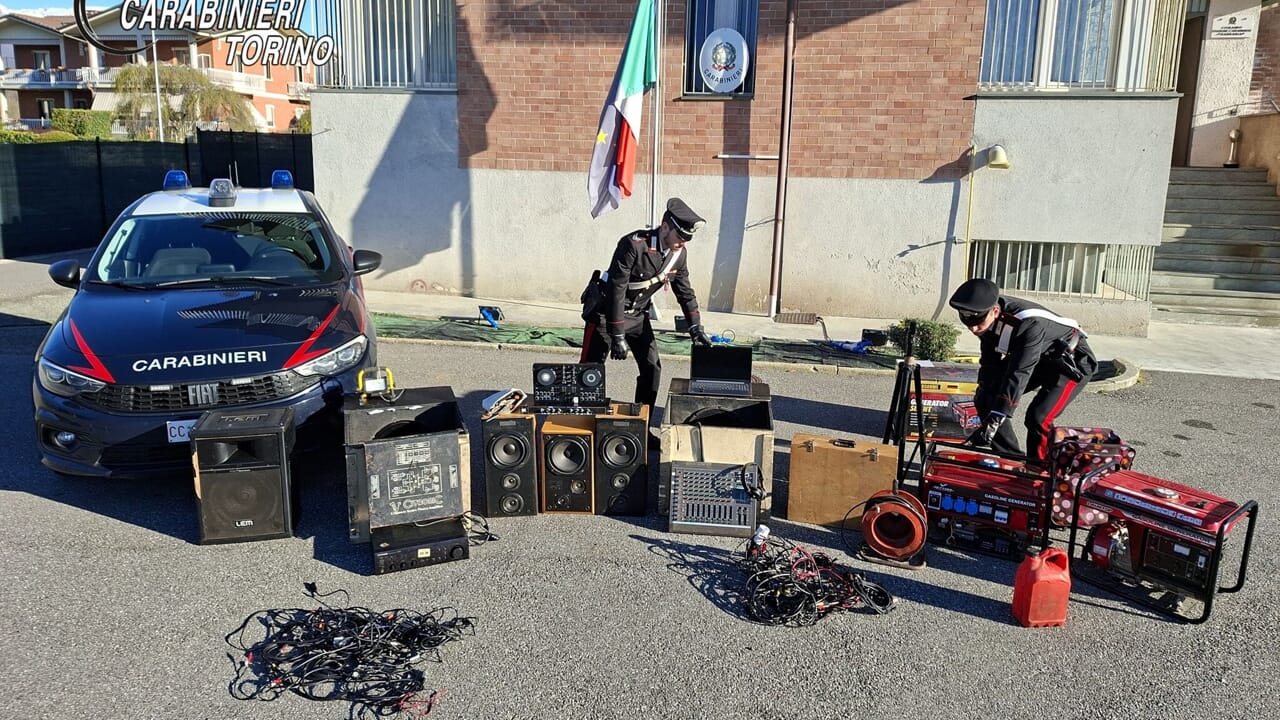 Rave party sventato dai Carabinieri:   ben 24 giovani denunciati,  attrezzatura sequestrata