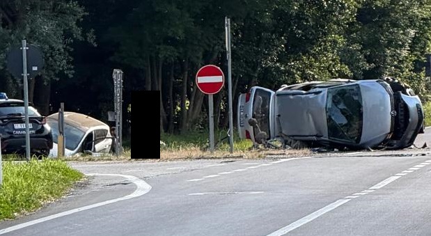 Scontro tra auto all’incrocio tra Loranzè e Colleretto Giacosa
