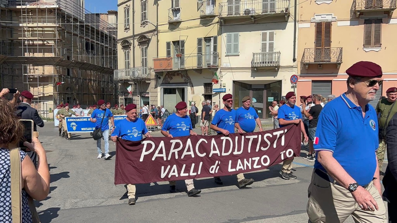 Cafasse celebra i 40 anni del Nucleo Paracadutisti Valli di Lanzo: festa, memoria e tradizione