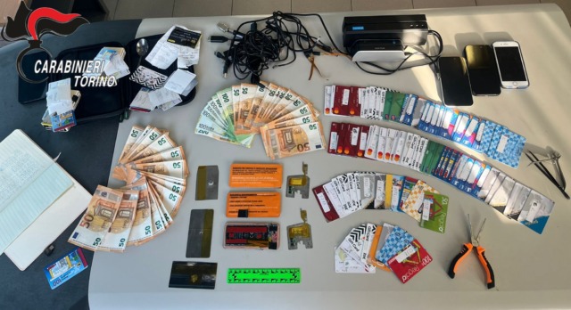 Fanno benzina con carte clonate: presi i responsabili