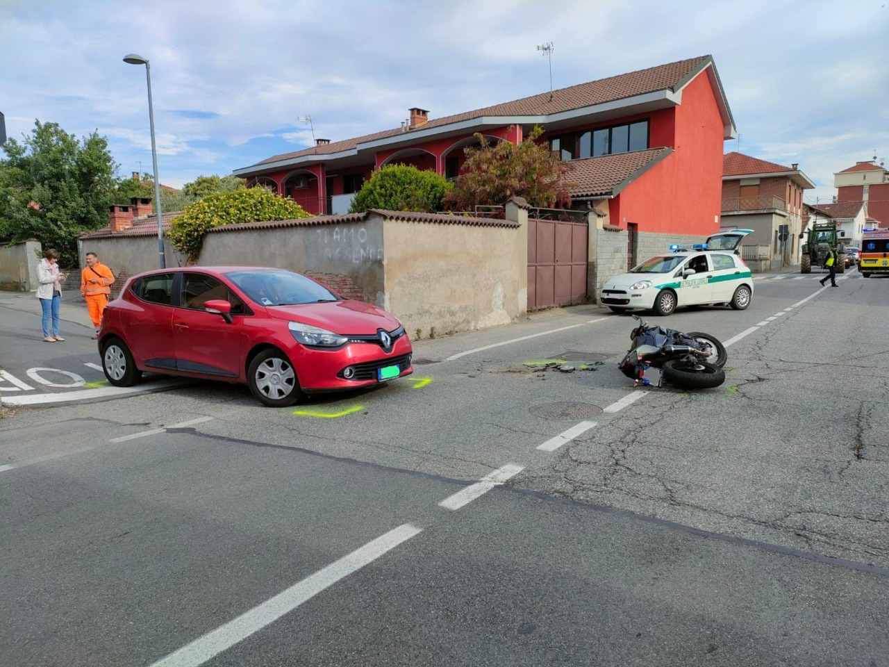 Scontro auto-moto tra via Trento e via Cadore: un ferito