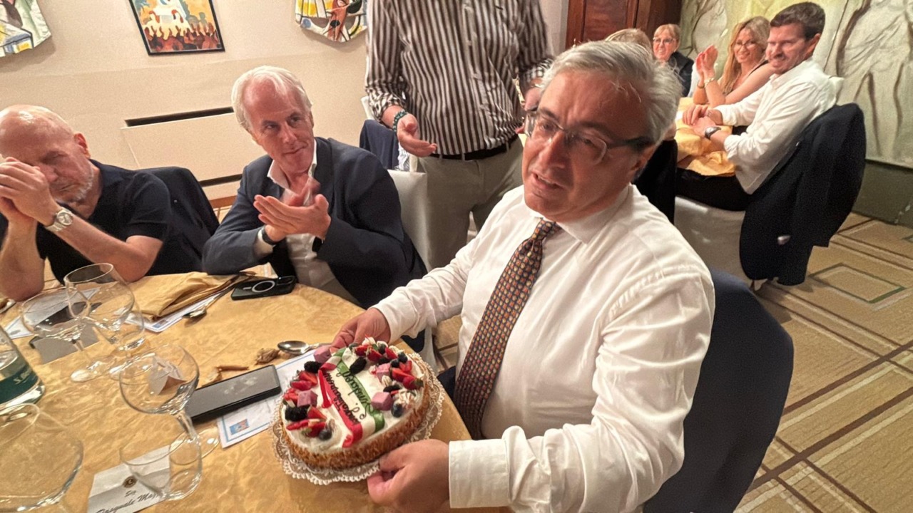 Una torta speciale (tricolore) per Pasquale Mazza