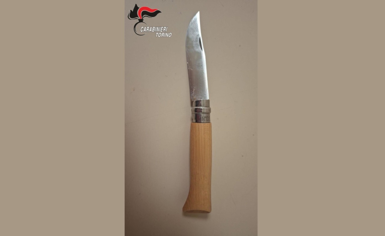 Pescatore minacciato con un coltello da due sedicenni per rubargli la Vespa