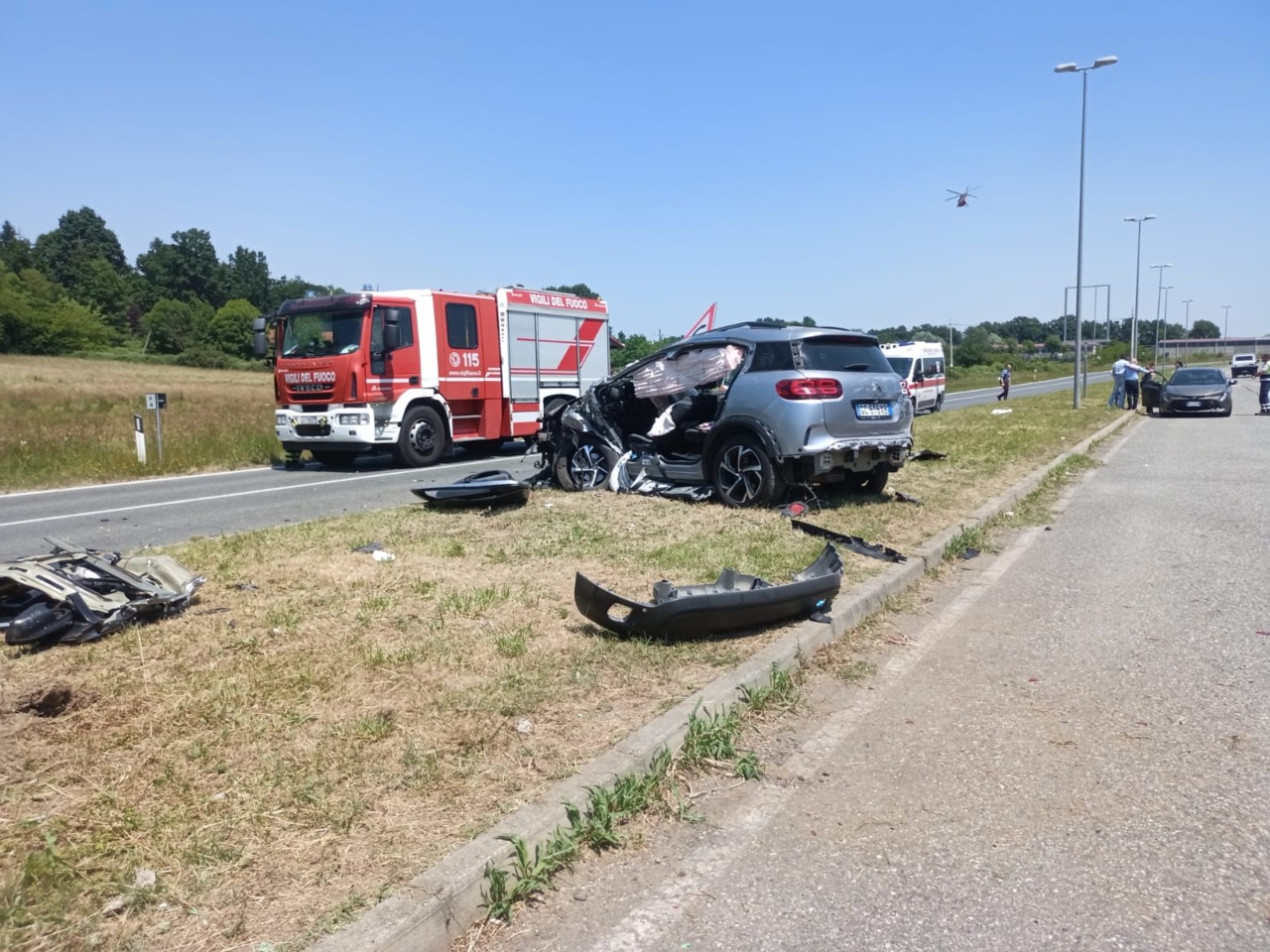 Givoletto, terribile scontro tra tre auto. Due elitrasportati al Cto