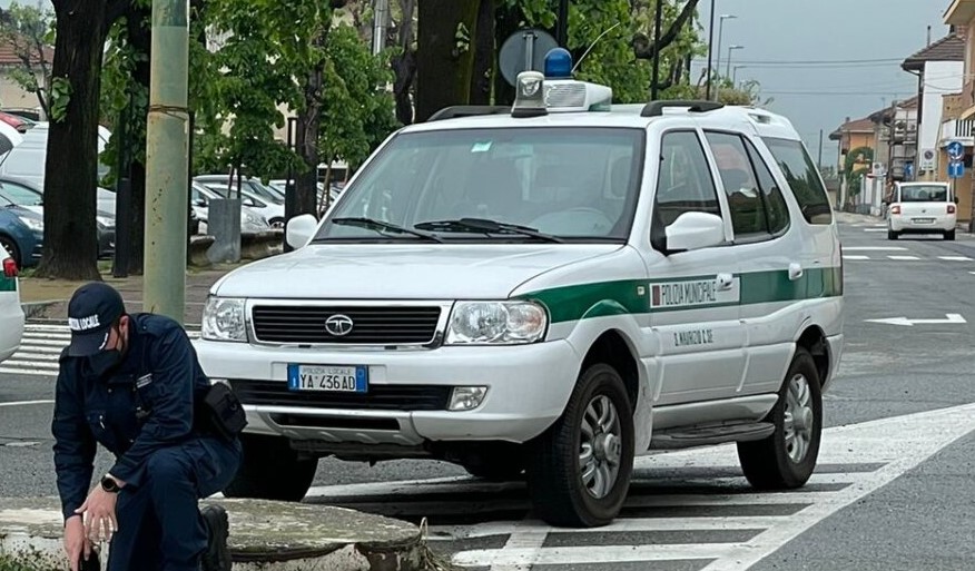 Quattro ladri fermati dalla Polizia Locale mentre tentavano un furto. Erano armati e avevano copia delle chiavi dell’appartamento