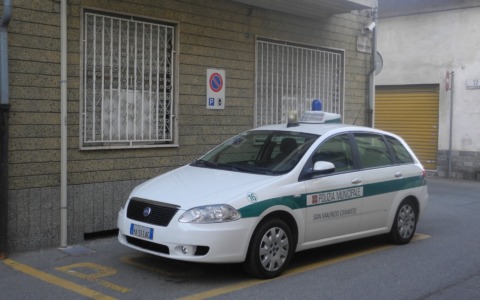 Non si ferma all’alt degli agenti: sanzione e auto sequestrata