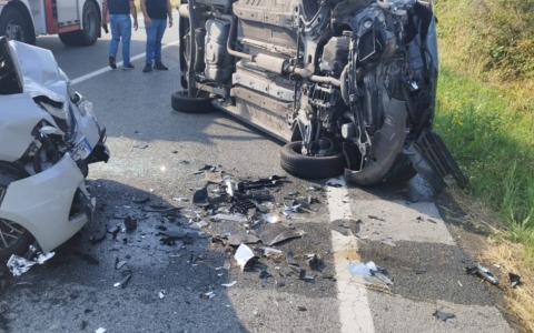 Incidente frontale sulla Sp40: un ferito grave elitrasportato al CTO