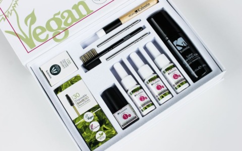 Kit laminazione sopracciglia: cosa contiene, come si sceglie e perché la dotazione tecnica conta