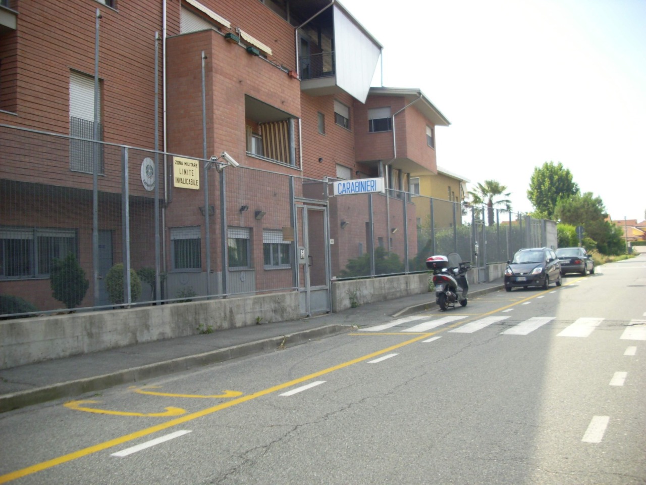 Volpiano, tentato furto in via Garibaldi: il video della ladra in azione