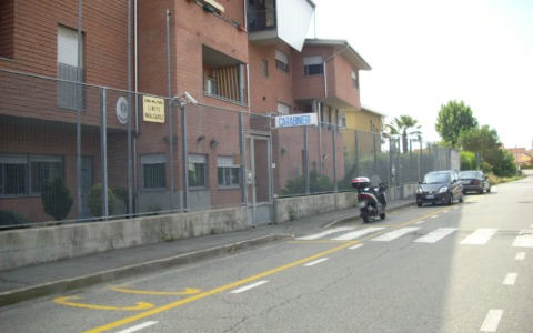 Volpiano, tentato furto in via Garibaldi: il video della ladra in azione
