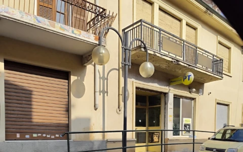 Bosconero, aggredisce una dipendente dell’ufficio postale: è caccia al fuggitivo
