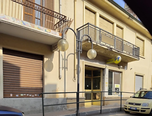 Bosconero, aggredisce una dipendente dell’ufficio postale: è caccia al fuggitivo