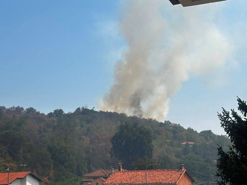 Incendio a Pavone Canavese: fiamme sulla Paraja Auta, soccorsi in azione