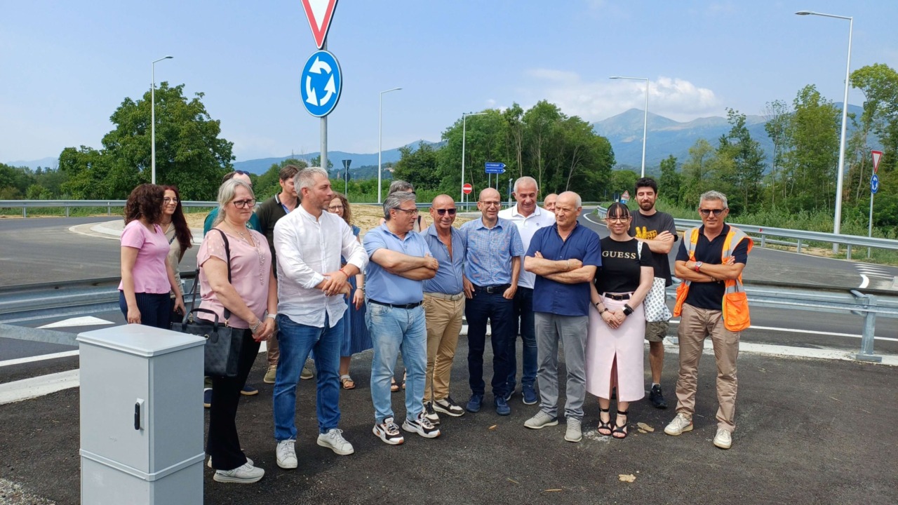 Alto Canavese, inaugurata la nuova rotatoria sulla SP58 a Spineto: svolta per la sicurezza stradale