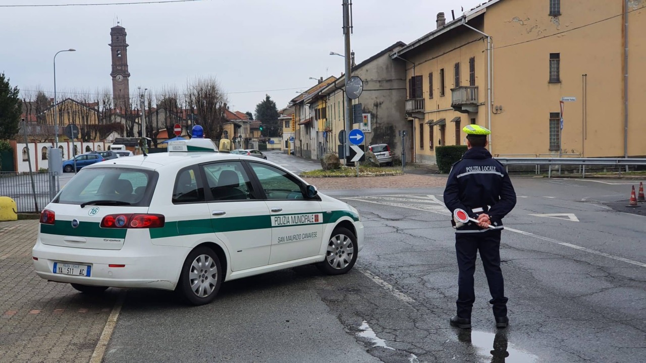 Atti vandalici e sacchi di rifiuti nei cestini nelle vie del paese: maleducati beccati e sanzionati dalla Polizia Locale